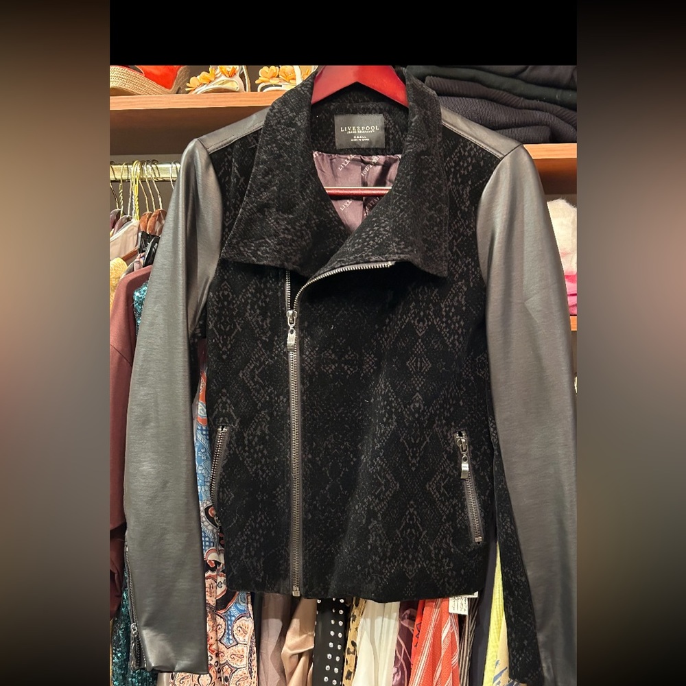 Liverpool Jeans Detailed Women’s Sports Jacket